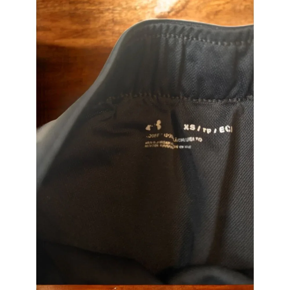 2 Under Armour  Women's Shorts Gray and Black Size XS - Picture 4 of 12